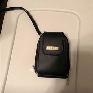 Button organizer wallet